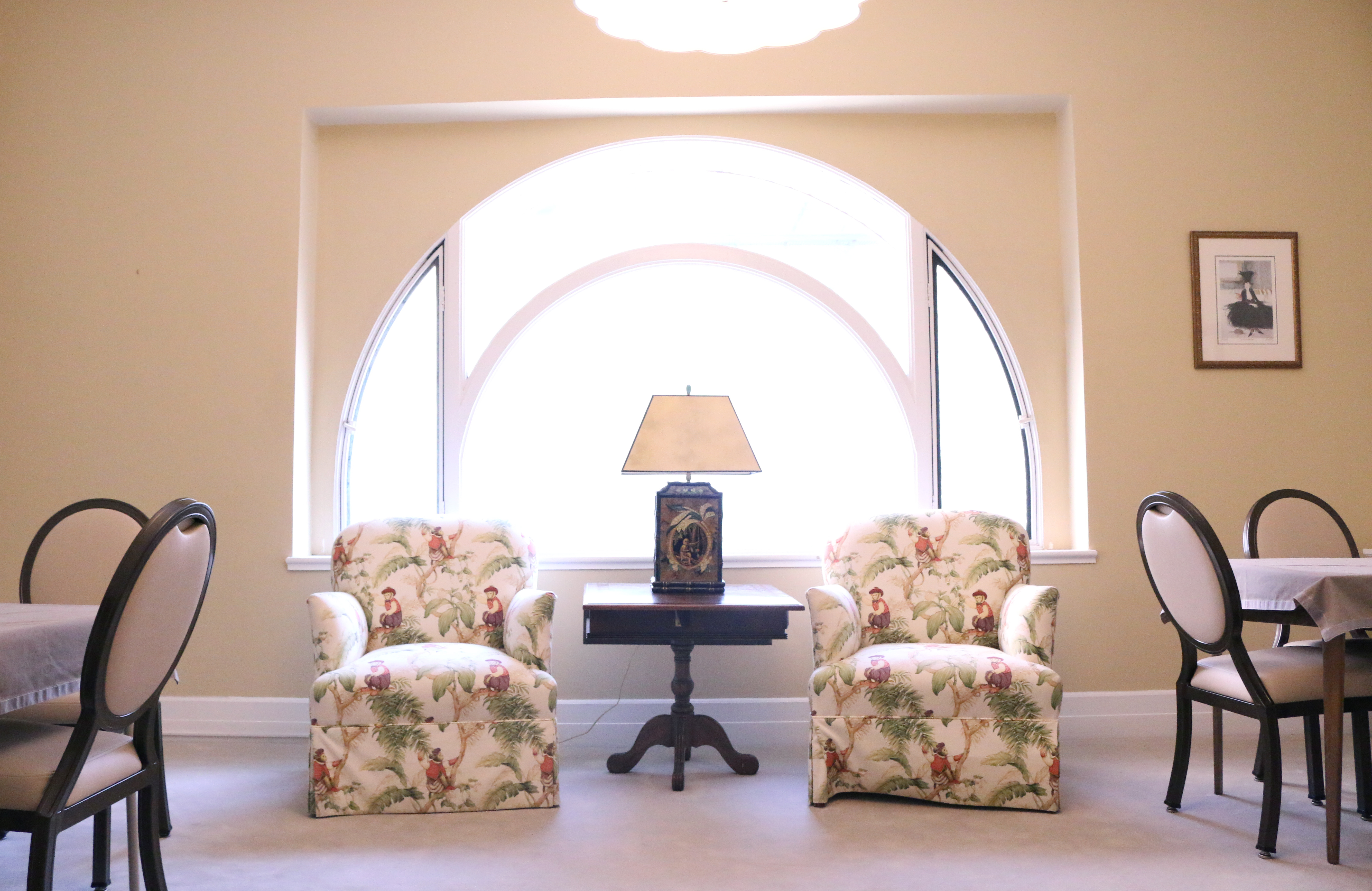 Where Productivity Meets Comfort: Working from the Met Club